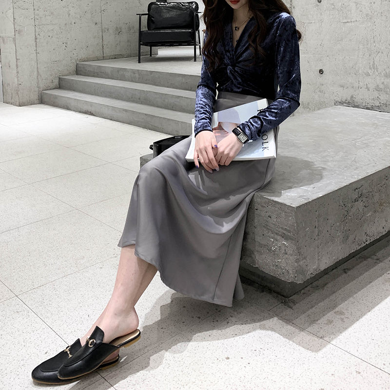 Gray Satin Sheen Diagonal-Cut Fishtail Skirt - Women's Bodycon Mid-Length for Spring/Summer 2025 Fashion Gray Satin Sheen Diagonal-Cut Fishtail Skirt - Women's Bodycon Mid-Length for Spring/Summer 2025 Fashion