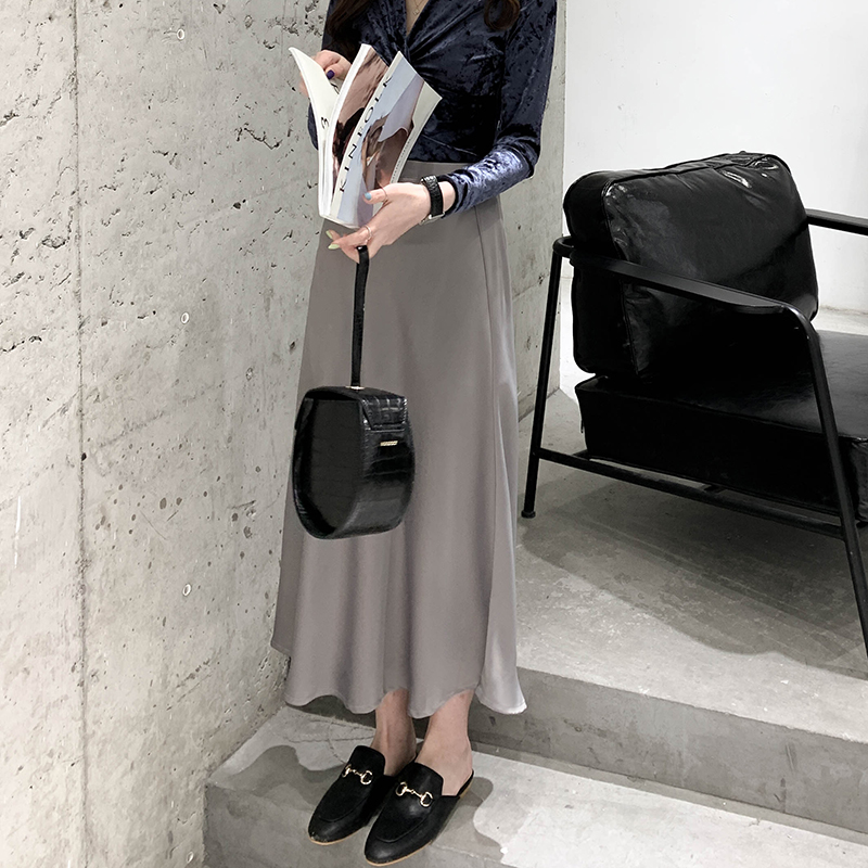 Gray Satin Sheen Diagonal-Cut Fishtail Skirt - Women's Bodycon Mid-Length for Spring/Summer 2025 Fashion Gray Satin Sheen Diagonal-Cut Fishtail Skirt - Women's Bodycon Mid-Length for Spring/Summer 2025 Fashion