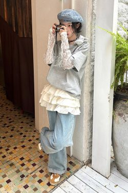 Gray Short Sleeve Women's Summer Lace Spliced Round Neck T-Shirt - Loose Casual Top for a Relaxed, Effortless Look