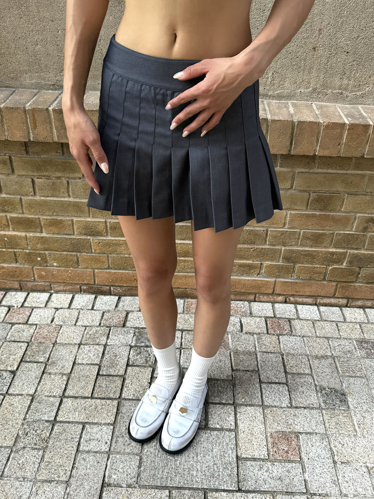 Gray Strap Waist-Cinching Fitted Suit & Pleated Skirt Set - City Girl Style for Trendy Outfits, Perfect for 90s and Y2K Fashion Gray Strap Waist-Cinching Fitted Suit & Pleated Skirt Set - City Girl Style for Trendy Outfits, Perfect for 90s and Y2K Fashion