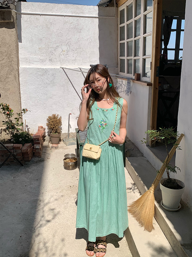 Green Apple Berry Plaid Embroidered Vest Dress for Women - Summer Loose A-Line High Waist Flared Long Skirt, Vintage Style Green Apple Berry Plaid Embroidered Vest Dress for Women - Summer Loose A-Line High Waist Flared Long Skirt, Vintage Style