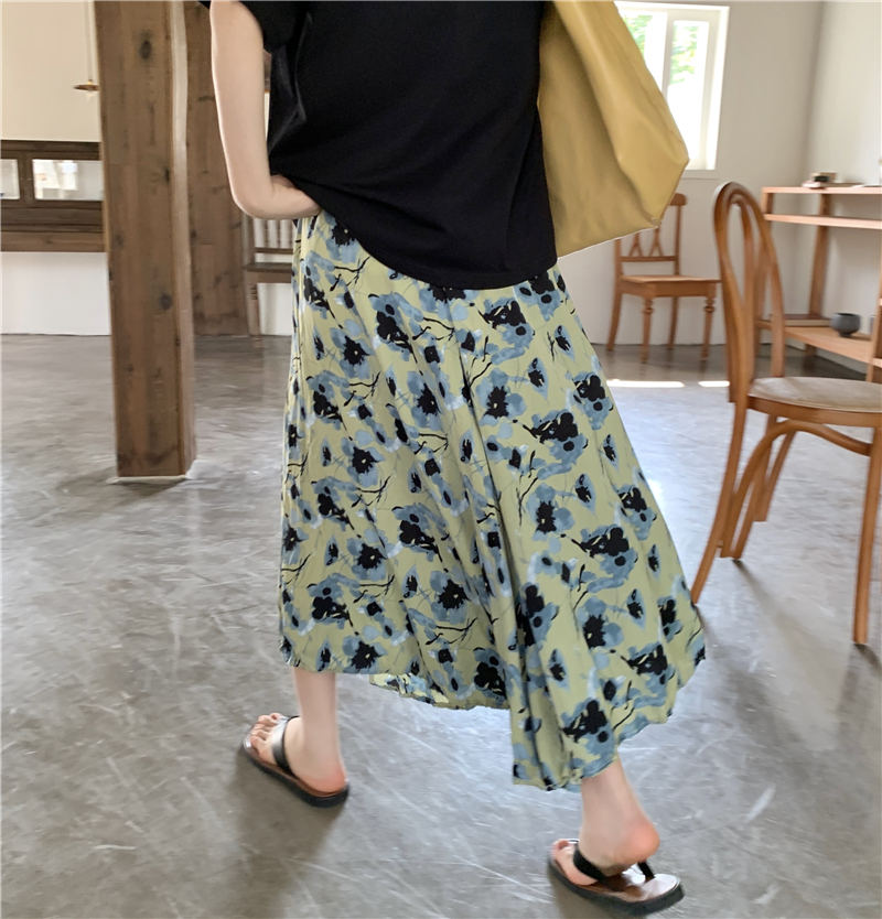 Green Floral Print A-Line Midi Skirt for Women - High-Waisted, Loose Chiffon, Plus Size, Summer Fashion Essential Green Floral Print A-Line Midi Skirt for Women - High-Waisted, Loose Chiffon, Plus Size, Summer Fashion Essential