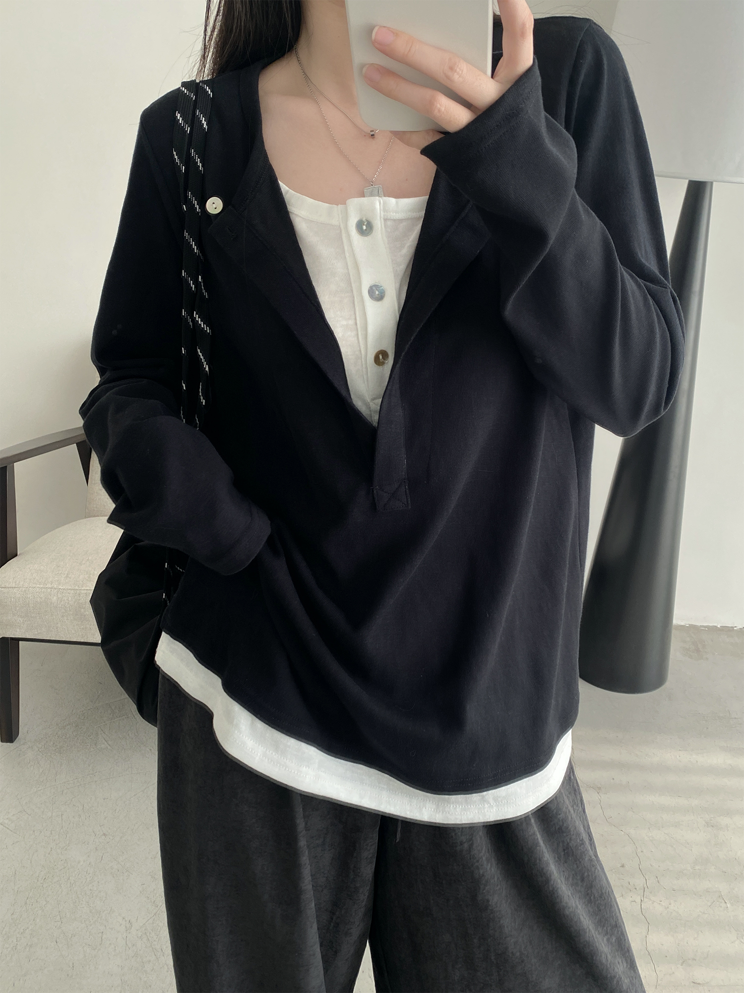 Half-Open Slant Collar Spliced Fake Two-Piece T-Shirt for Women - Long Sleeve, Loose Fit, Versatile Slimming Top for Spring and Autumn Half-Open Slant Collar Spliced Fake Two-Piece T-Shirt for Women - Long Sleeve, Loose Fit, Versatile Slimming Top for Spring and Autumn