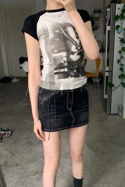 Hand-Painted Black and White Graffiti Raglan Short Sleeve T-Shirt - Casual Streetwear Style