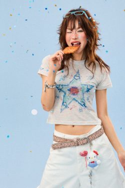 Hand-Painted Graffiti Short Sleeve T-Shirt for Women - Summer Slim Fit Cropped Top, Sweet and Spicy Style