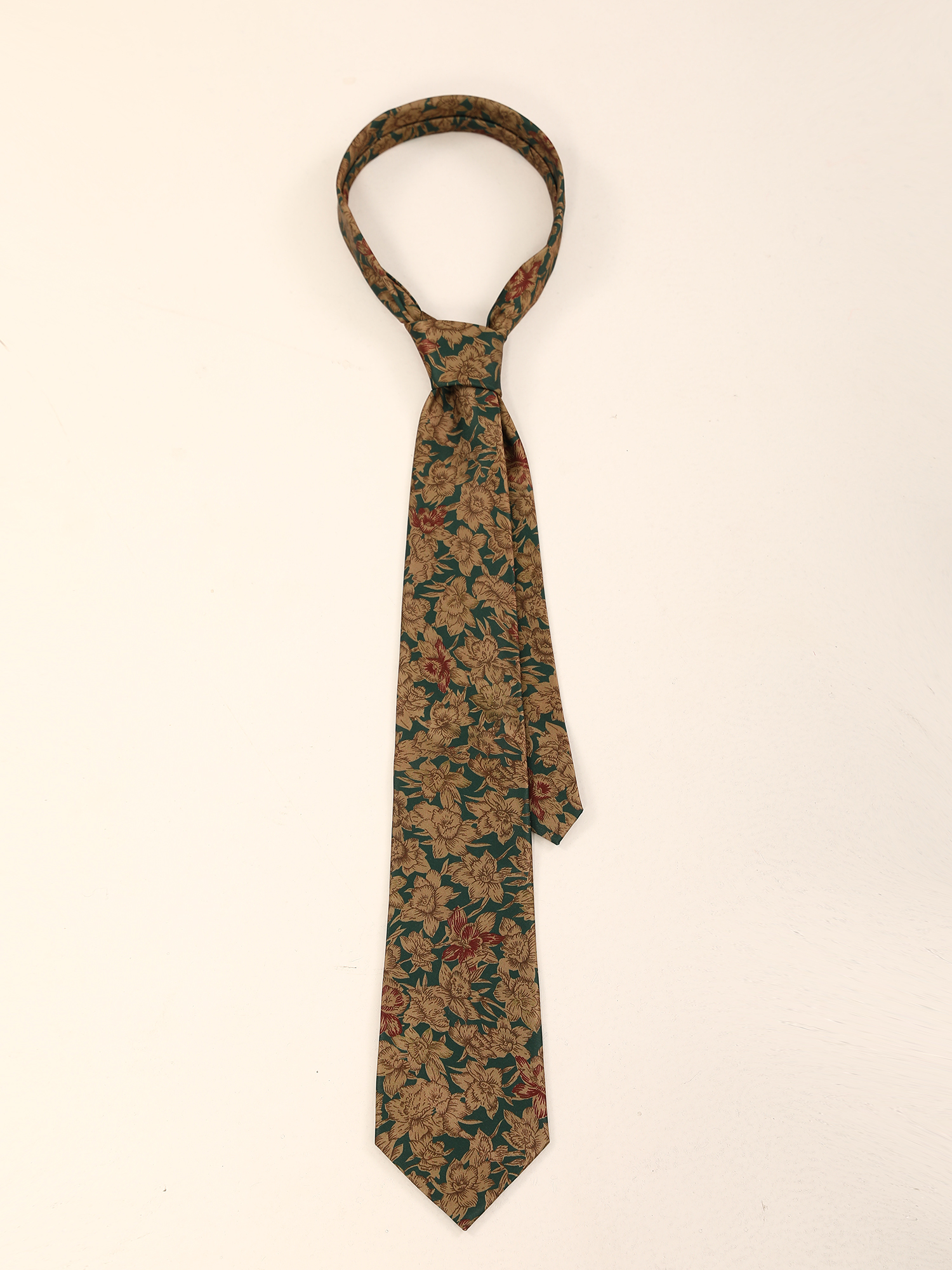 Handmade American Retro Floral Patterned Long Tie Shirt - High-End Niche Fashion Accessory for Stylish Outfits Handmade American Retro Floral Patterned Long Tie Shirt - High-End Niche Fashion Accessory for Stylish Outfits