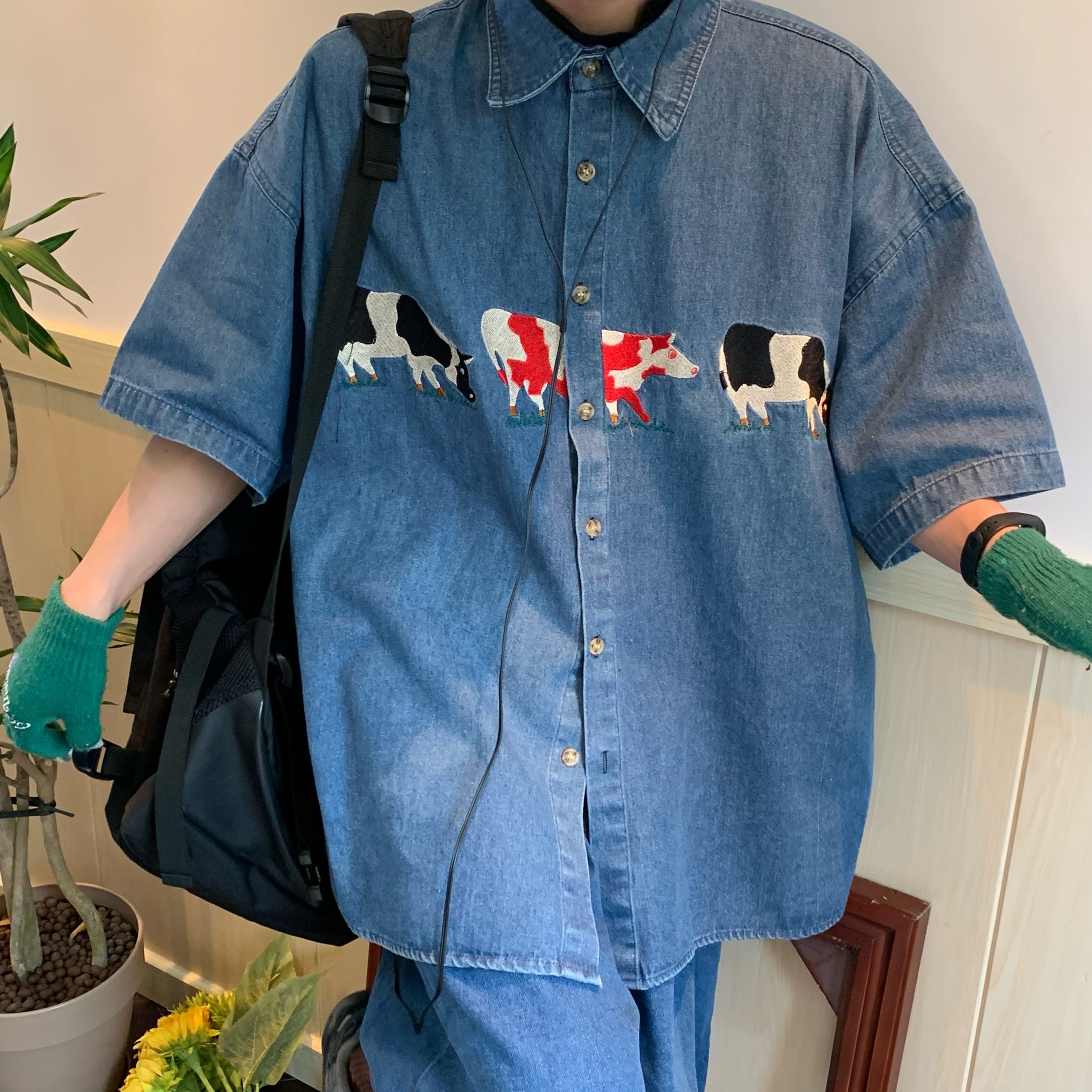 Handmade Retro Cow Embroidery Washed Denim Short Sleeve Shirt for Couples - 2025 Summer Streetwear Fashion Handmade Retro Cow Embroidery Washed Denim Short Sleeve Shirt for Couples - 2025 Summer Streetwear Fashion