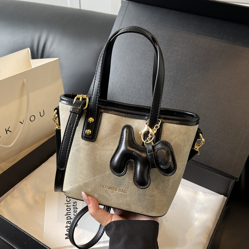 Handmade Women's Tote Bucket Bag - Casual Gradient Crossbody Bag, 2025 New Style, Three-Dimensional Design, Trendy Fashion Accessory Handmade Women's Tote Bucket Bag - Casual Gradient Crossbody Bag, 2025 New Style, Three-Dimensional Design, Trendy Fashion Accessory