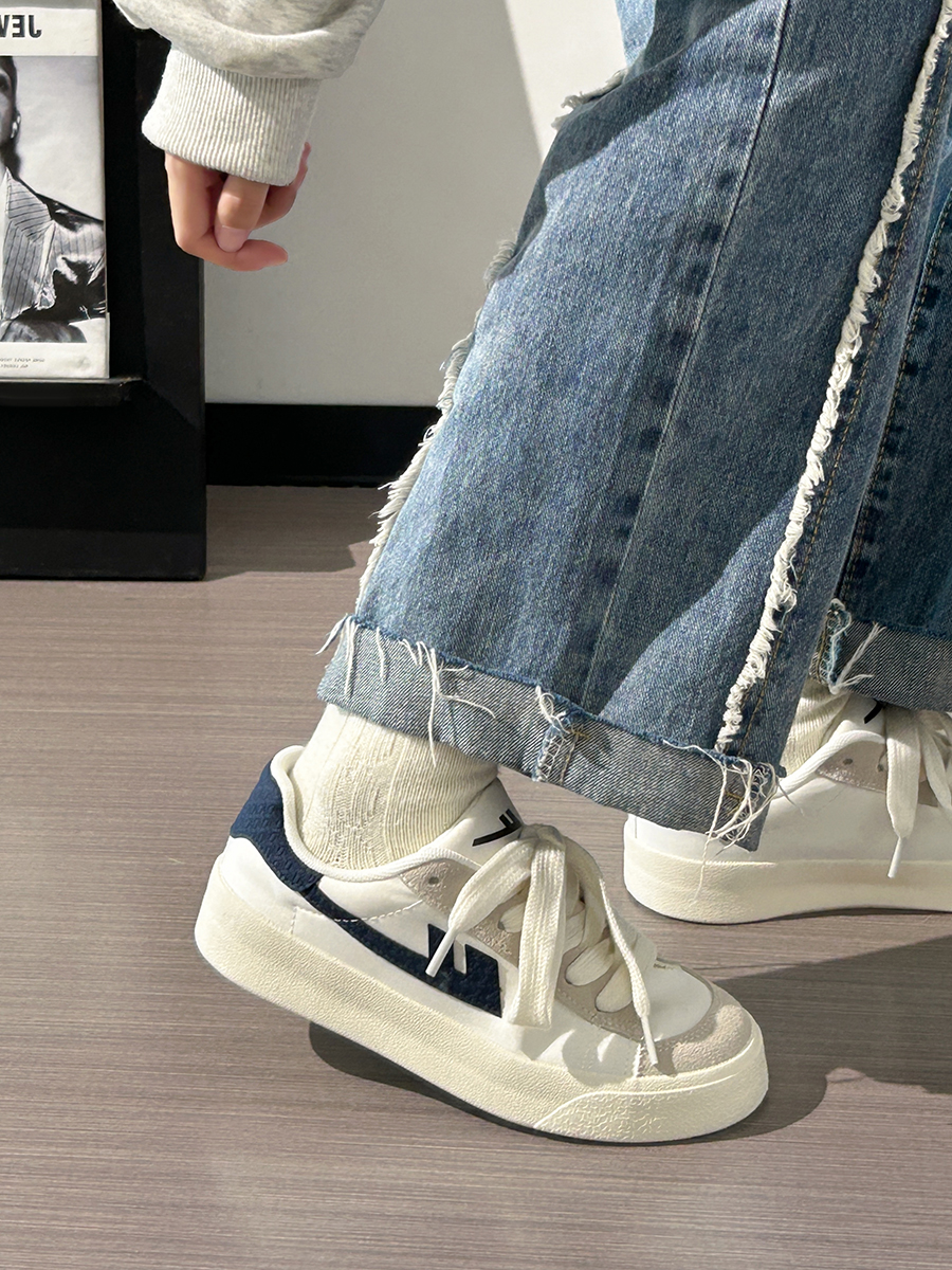 Harajuku Style White Sneakers for Couples - Lightweight, Breathable, Soft Sole Casual Skate Shoes for Summer Harajuku Style White Sneakers for Couples - Lightweight, Breathable, Soft Sole Casual Skate Shoes for Summer