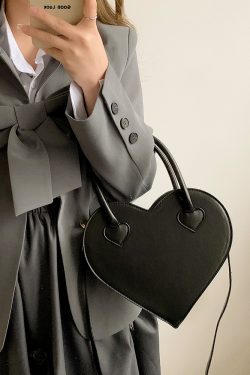 Heart-Shaped Black Crossbody Bag for Women, Retro Minimalist Tote Handbag, 2023 Trendy Design
