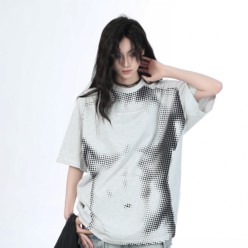 Heavy-Duty American-Style Gray Short Sleeve T-Shirt for Women - "Sit and Eat Until the Mountains Are Empty" - Casual Loose Fit Heavy-Duty American-Style Gray Short Sleeve T-Shirt for Women - "Sit and Eat Until the Mountains Are Empty" - Casual Loose Fit