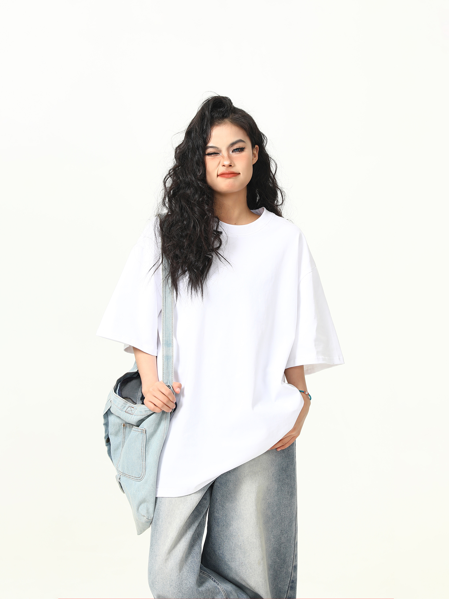 Heavyweight Solid Color Short Sleeve T-Shirt for Men and Women, Loose Fit, Versatile Base Layer, Casual Unisex Fashion Top Heavyweight Solid Color Short Sleeve T-Shirt for Men and Women, Loose Fit, Versatile Base Layer, Casual Unisex Fashion Top