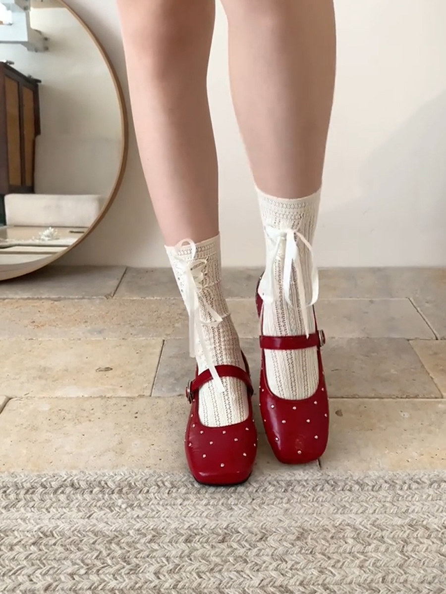 Height-Increasing Square-Toed Red Sheepskin Flats with Rivets - Retro One-Strap Ballet Mary Jane Shoes for Stylish Comfort Height-Increasing Square-Toed Red Sheepskin Flats with Rivets - Retro One-Strap Ballet Mary Jane Shoes for Stylish Comfort
