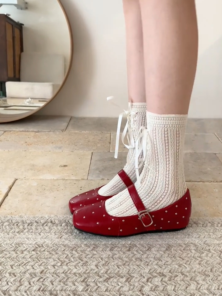 Height-Increasing Square-Toed Red Sheepskin Flats with Rivets - Retro One-Strap Ballet Mary Jane Shoes for Stylish Comfort Height-Increasing Square-Toed Red Sheepskin Flats with Rivets - Retro One-Strap Ballet Mary Jane Shoes for Stylish Comfort