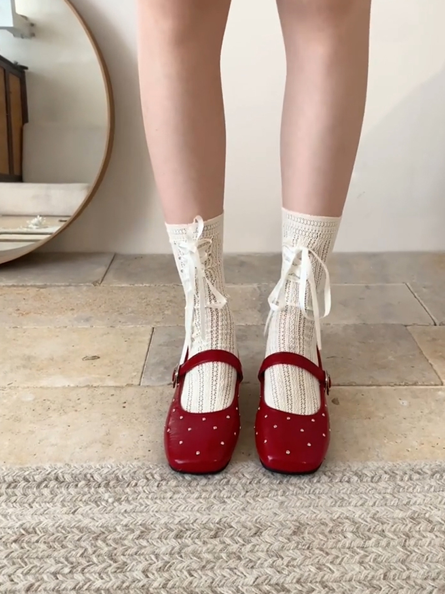 Height-Increasing Square-Toed Red Sheepskin Flats with Rivets - Retro One-Strap Ballet Mary Jane Shoes for Stylish Comfort Height-Increasing Square-Toed Red Sheepskin Flats with Rivets - Retro One-Strap Ballet Mary Jane Shoes for Stylish Comfort