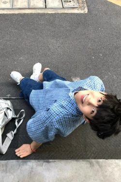 High-End Blue Plaid Short Sleeve Shirt for Men and Women, Summer College Style with Letter Embroidery, Loose Casual Top