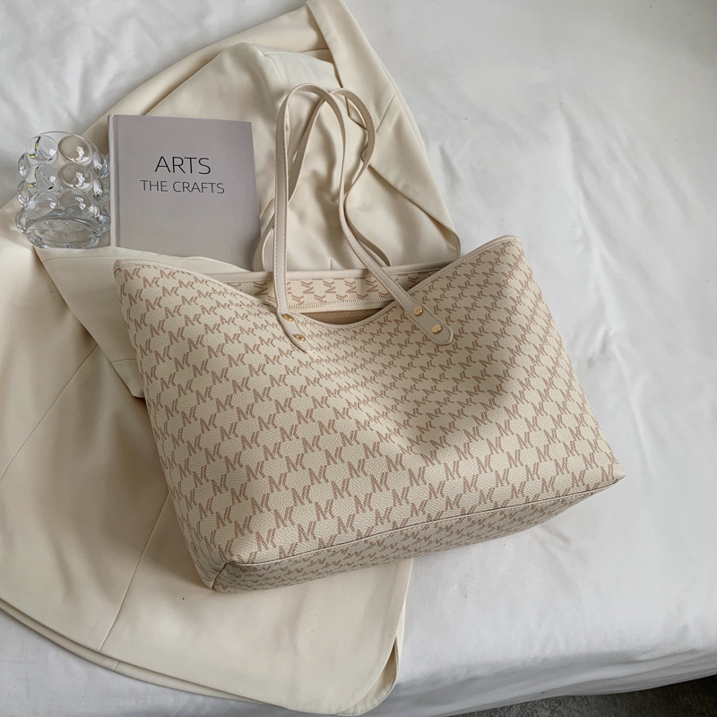 High-End Classic Tote Bag for Women - Light Luxury Commuting Handbag, Large Capacity Versatile Shoulder Bag High-End Classic Tote Bag for Women - Light Luxury Commuting Handbag, Large Capacity Versatile Shoulder Bag