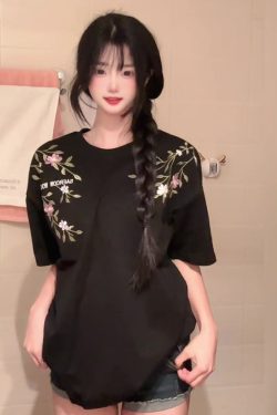 High-End Floral Embroidery Short Sleeve T-Shirt for Women - Chinese Style Black Top, Summer 90s Couple Outfit