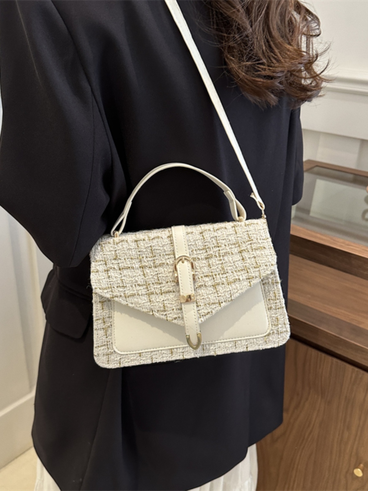 High-End French Arrow Handbag for Women - 2025 Summer Versatile Shoulder & Crossbody Small Bag High-End French Arrow Handbag for Women - 2025 Summer Versatile Shoulder & Crossbody Small Bag