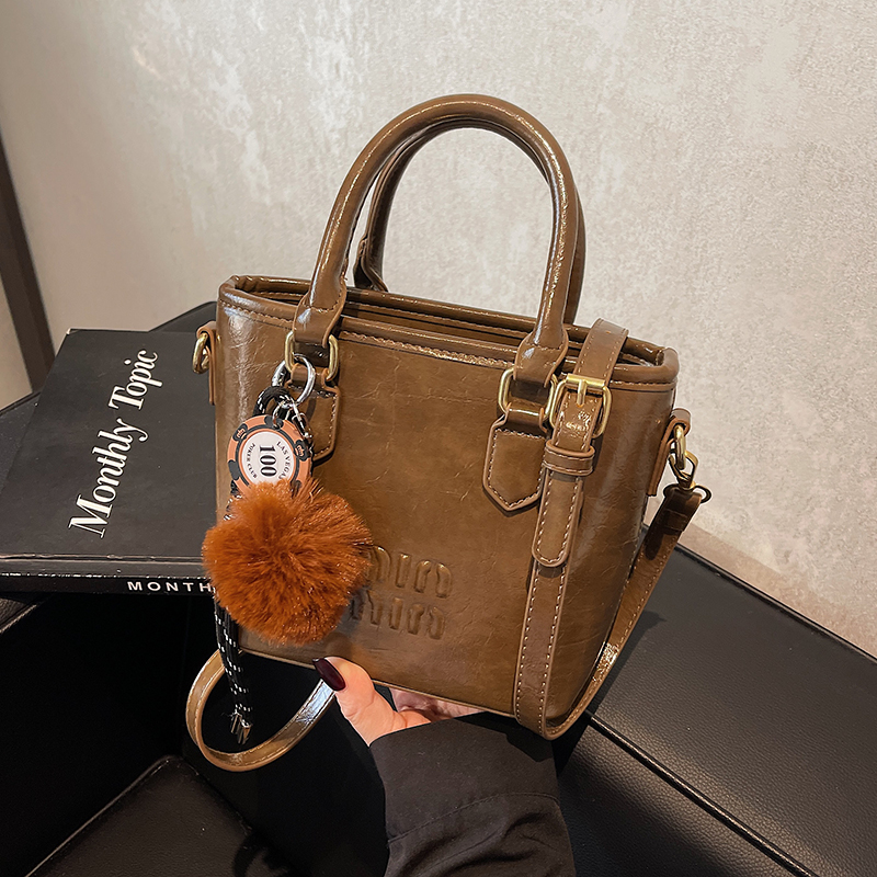 High-End Letter Design Water Bucket Tote Bag for Women - Niche Shoulder Crossbody Bag, 2025 Vegetable Basket Style High-End Letter Design Water Bucket Tote Bag for Women - Niche Shoulder Crossbody Bag, 2025 Vegetable Basket Style