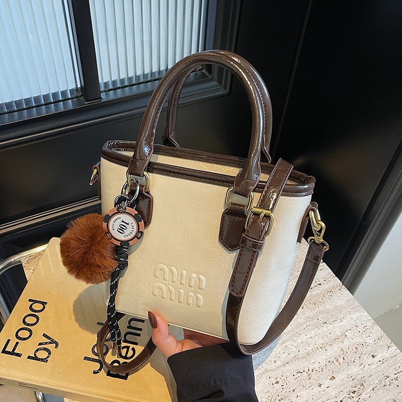 High-End Letter Design Water Bucket Tote Bag for Women - Niche Shoulder Crossbody Bag, 2025 Vegetable Basket Style High-End Letter Design Water Bucket Tote Bag for Women - Niche Shoulder Crossbody Bag, 2025 Vegetable Basket Style