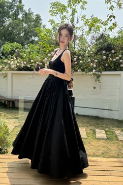 High-End Light Fabric Black Long Vest Dress with Slim Waist - Summer Floor-Length Skirt Fashion