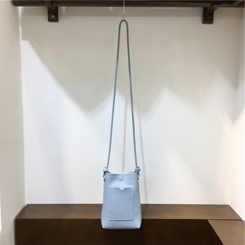 High-End Lychee Pattern Crossbody Phone Bag - Versatile Vertical Small Bag for Spring/Summer 2025 Trend High-End Lychee Pattern Crossbody Phone Bag - Versatile Vertical Small Bag for Spring/Summer 2025 Trend