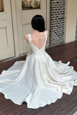 High-End Minimalist Backless Spaghetti Strap Evening Dress with Fishbone Detail | Spring & Autumn Fashion