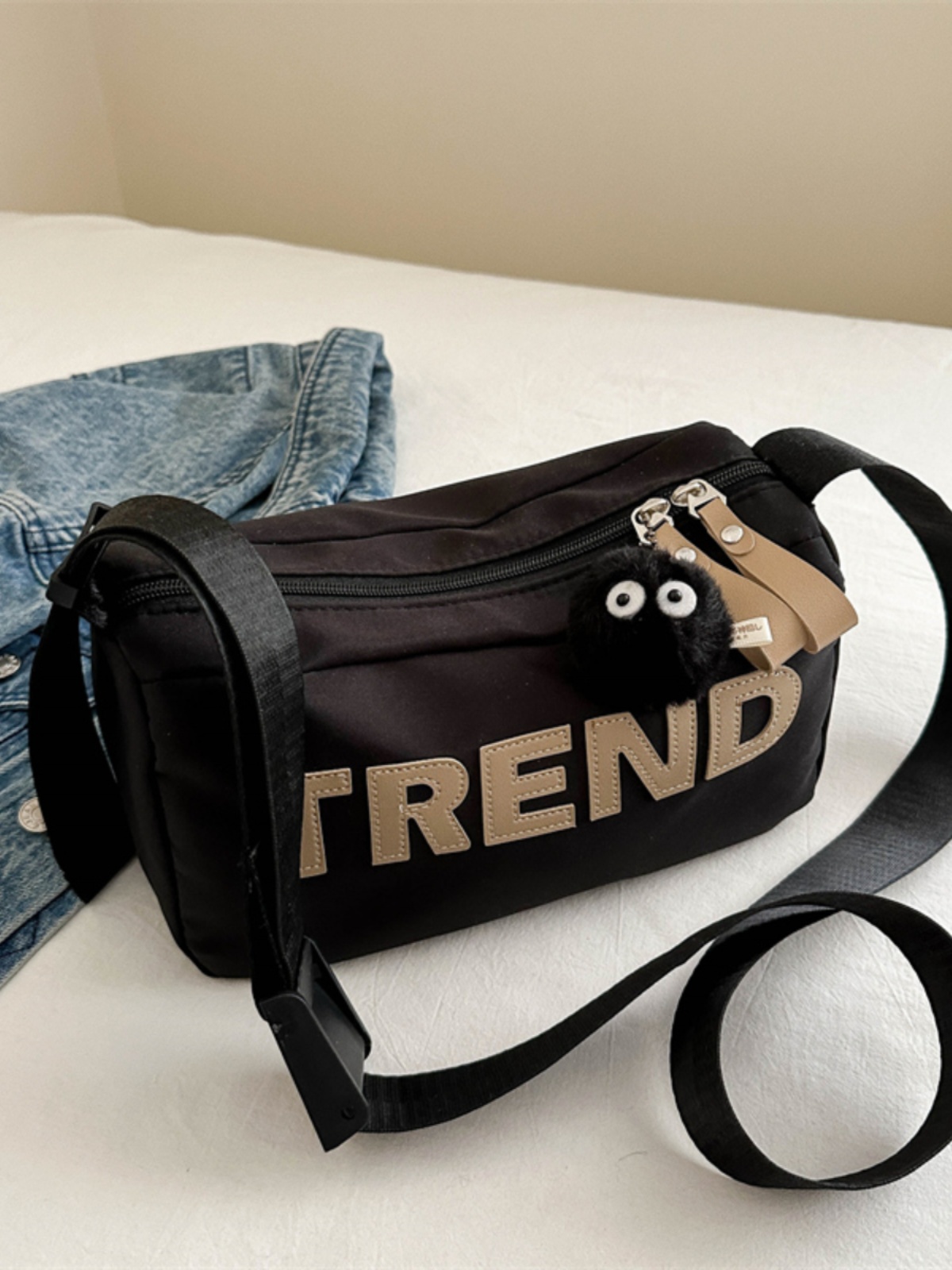 High-End Nylon Women's Crossbody Bag 2025 - Large Capacity Toast Pillow Design with Wide Shoulder Strap High-End Nylon Women's Crossbody Bag 2025 - Large Capacity Toast Pillow Design with Wide Shoulder Strap