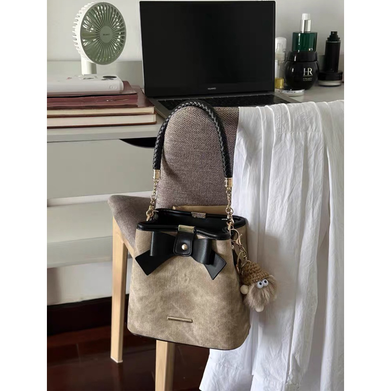 High-End Retro Artistic Bucket Bag for Women - Casual Versatile Shoulder Crossbody Bag for Autumn Winter 2024 High-End Retro Artistic Bucket Bag for Women - Casual Versatile Shoulder Crossbody Bag for Autumn Winter 2024