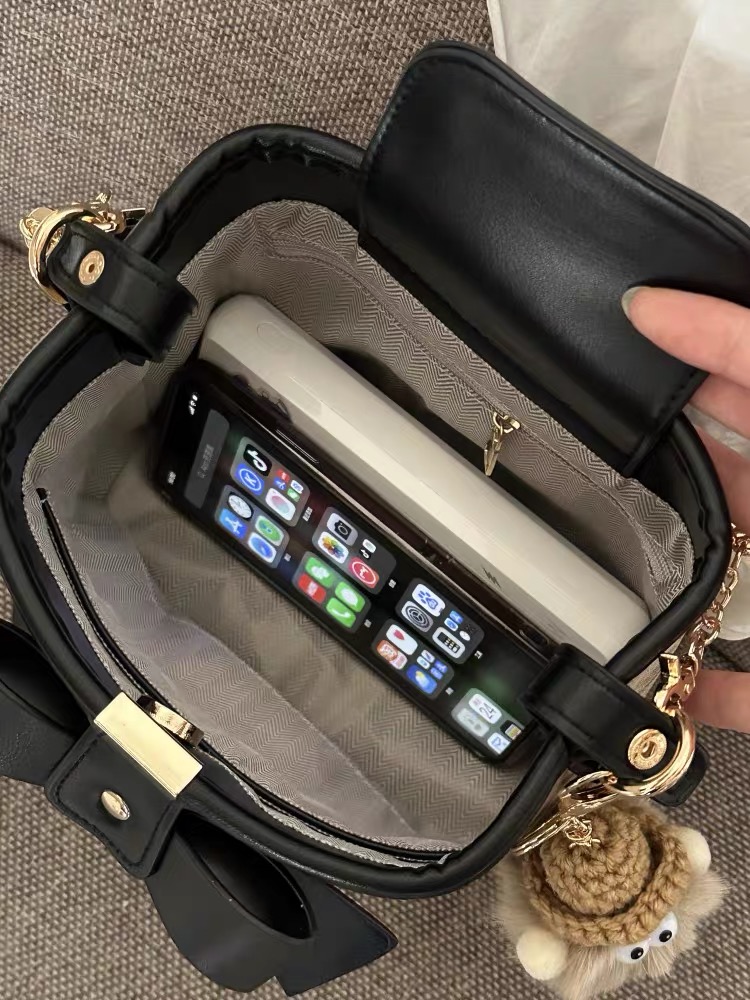 High-End Retro Artistic Bucket Bag for Women - Casual Versatile Shoulder Crossbody Bag for Autumn Winter 2024 High-End Retro Artistic Bucket Bag for Women - Casual Versatile Shoulder Crossbody Bag for Autumn Winter 2024