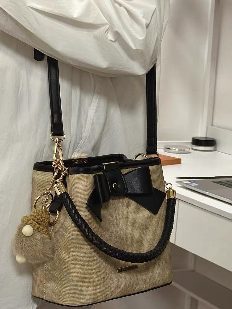 High-End Retro Artistic Bucket Bag for Women - Casual Versatile Shoulder Crossbody Bag for Autumn Winter 2024 High-End Retro Artistic Bucket Bag for Women - Casual Versatile Shoulder Crossbody Bag for Autumn Winter 2024