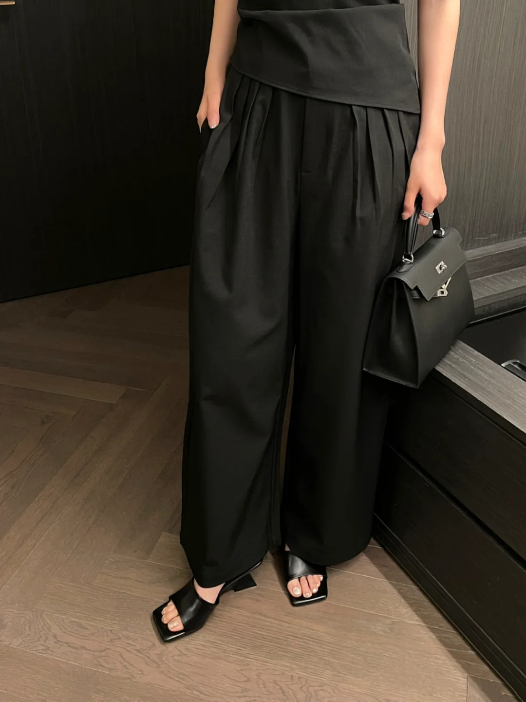 High-End Sheepskin Square-Toe Irregular Heeled Open-Toe Mule Sandals for Women - Stylish Cool Slippers High-End Sheepskin Square-Toe Irregular Heeled Open-Toe Mule Sandals for Women - Stylish Cool Slippers