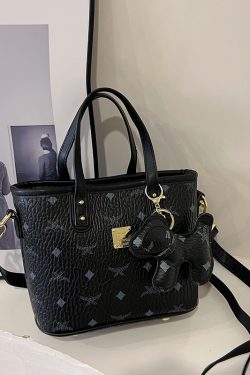High-End Versatile Tote Bucket Bag - Trendy 2025 Shoulder Crossbody Design for Class and Commuting