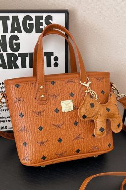 High-End Versatile Tote Bucket Bag - Trendy 2025 Shoulder Crossbody Design for Class and Commuting