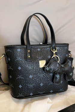 High-End Versatile Tote Bucket Bag - Trendy 2025 Shoulder Crossbody Design for Class and Commuting