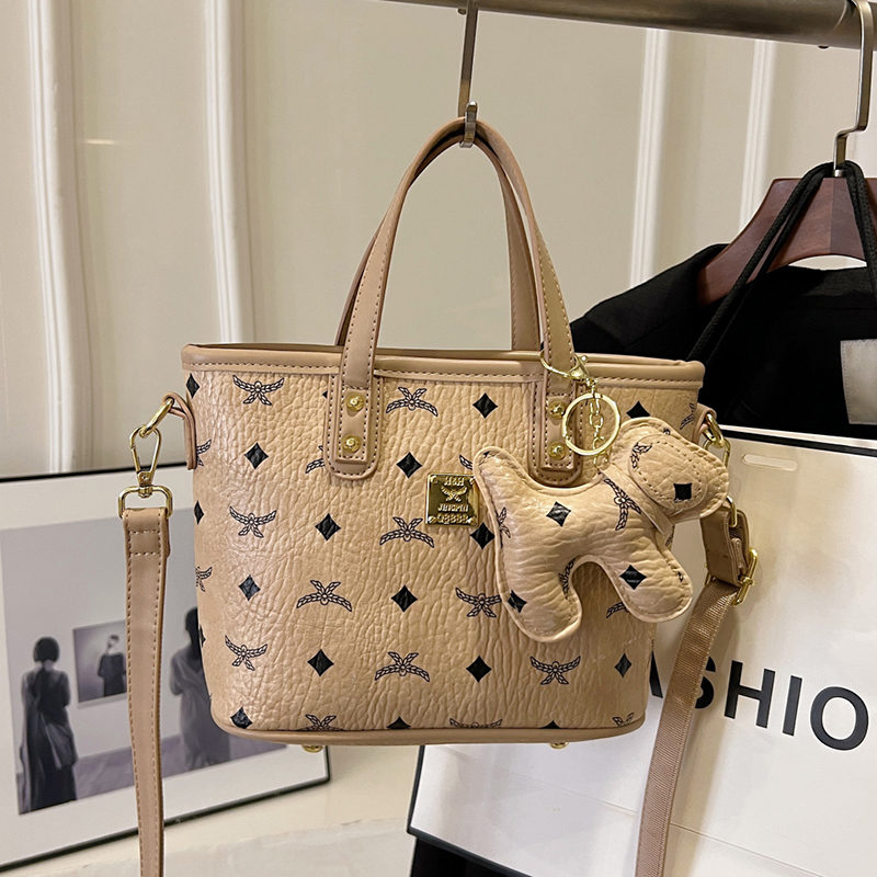 High-End Versatile Tote Bucket Bag - Trendy 2025 Shoulder Crossbody Design for Class and Commuting High-End Versatile Tote Bucket Bag - Trendy 2025 Shoulder Crossbody Design for Class and Commuting