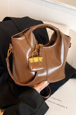 High-End Women's Fashion Handbag - Stylish Versatile Tote Shoulder Crossbody Bag for Autumn/Winter 2025