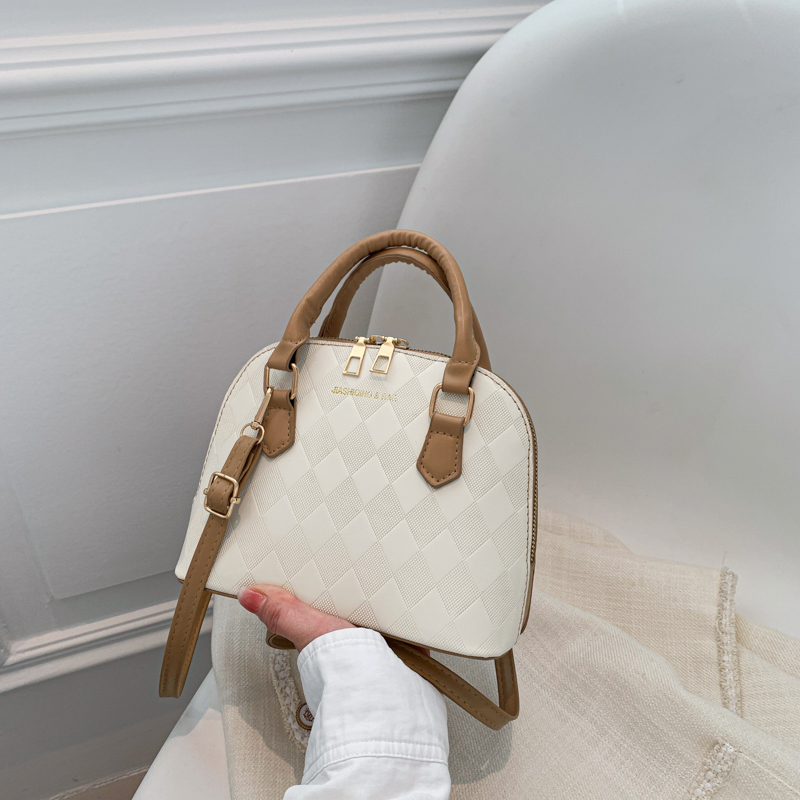 High-End Women's Textured Crossbody Bag - Versatile Retro Commuting Handbag in Niche Shell Design, Trendy 2025 Style High-End Women's Textured Crossbody Bag - Versatile Retro Commuting Handbag in Niche Shell Design, Trendy 2025 Style