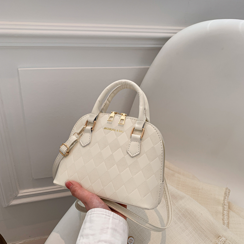 High-End Women's Textured Crossbody Bag - Versatile Retro Commuting Handbag in Niche Shell Design, Trendy 2025 Style High-End Women's Textured Crossbody Bag - Versatile Retro Commuting Handbag in Niche Shell Design, Trendy 2025 Style