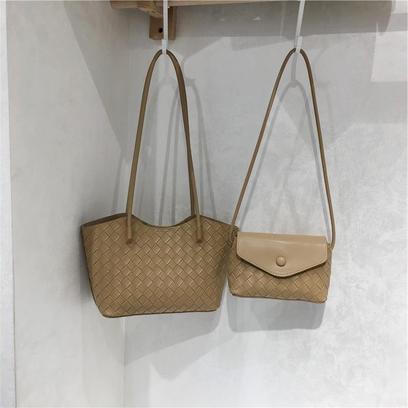 High-End Woven Textured Soft Leather Commuter Shoulder Tote Bag - Versatile Niche Design for Effortless Style High-End Woven Textured Soft Leather Commuter Shoulder Tote Bag - Versatile Niche Design for Effortless Style