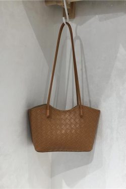High-End Woven Textured Soft Leather Commuter Shoulder Tote Bag - Versatile Niche Design for Effortless Style