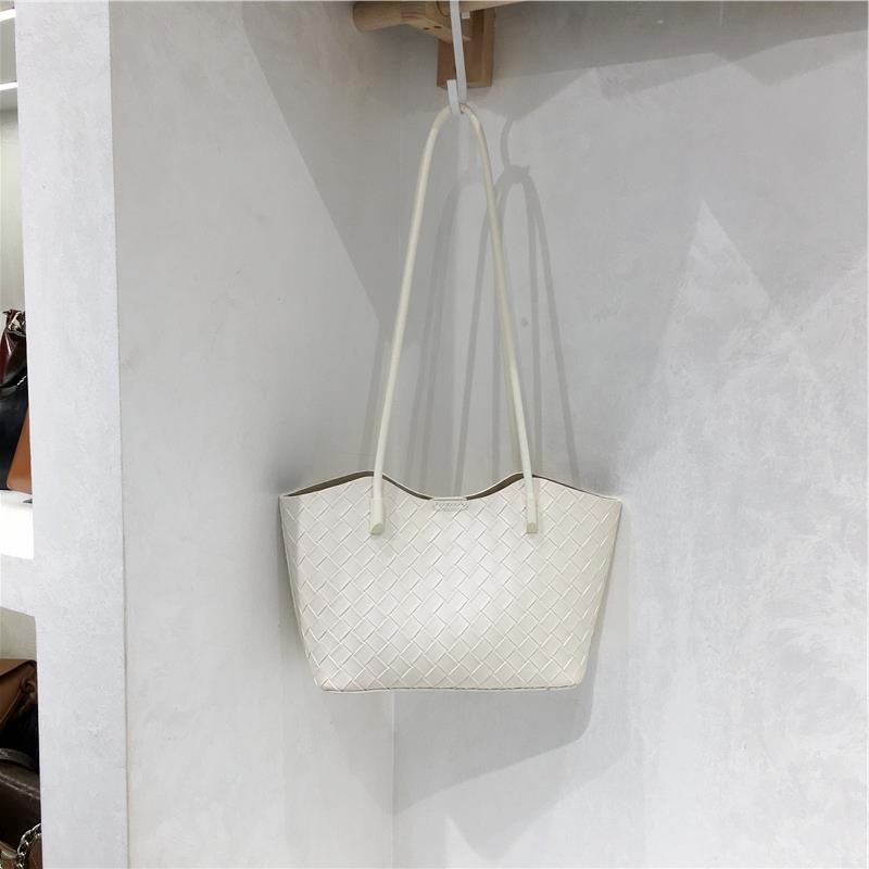 High-End Woven Textured Soft Leather Commuter Shoulder Tote Bag - Versatile Niche Design for Effortless Style High-End Woven Textured Soft Leather Commuter Shoulder Tote Bag - Versatile Niche Design for Effortless Style