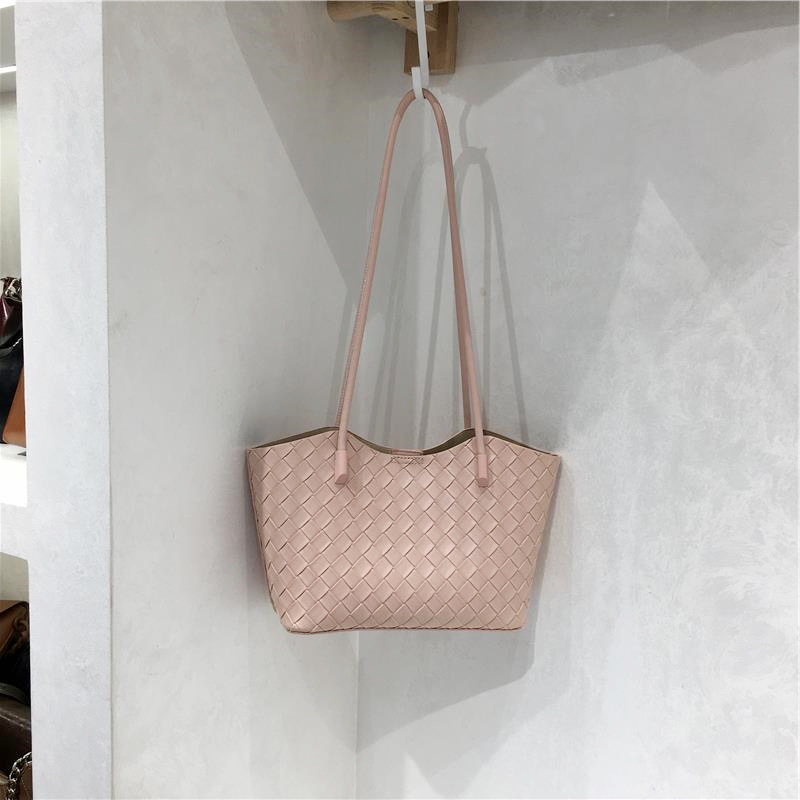 High-End Woven Textured Soft Leather Commuter Shoulder Tote Bag - Versatile Niche Design for Effortless Style High-End Woven Textured Soft Leather Commuter Shoulder Tote Bag - Versatile Niche Design for Effortless Style