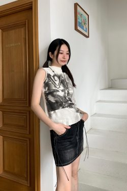 High-Neck Sleeveless Graffiti Tank Top - Trendy Casual Streetwear for Summer, Boho Style, Urban Fashion, 90s Inspired