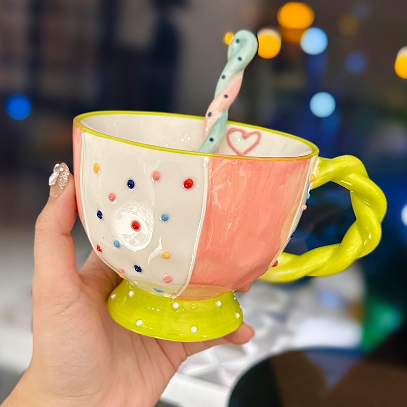 High-Quality Girls' Ceramic Drinking Cup with Underglaze Color and Spoon for Yogurt and Oatmeal Breakfast High-Quality Girls' Ceramic Drinking Cup with Underglaze Color and Spoon for Yogurt and Oatmeal Breakfast
