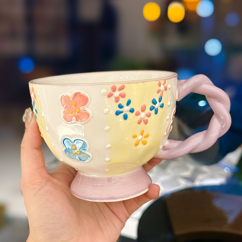 High-Quality Girls' Ceramic Drinking Cup with Underglaze Color and Spoon for Yogurt and Oatmeal Breakfast High-Quality Girls' Ceramic Drinking Cup with Underglaze Color and Spoon for Yogurt and Oatmeal Breakfast