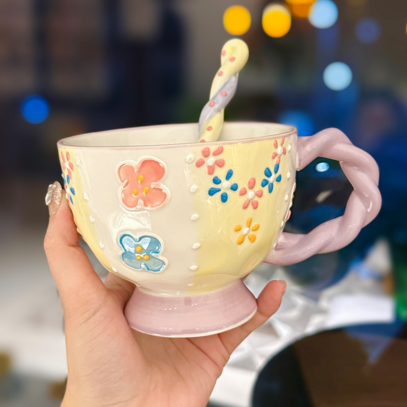 High-Quality Girls' Ceramic Drinking Cup with Underglaze Color and Spoon for Yogurt and Oatmeal Breakfast High-Quality Girls' Ceramic Drinking Cup with Underglaze Color and Spoon for Yogurt and Oatmeal Breakfast