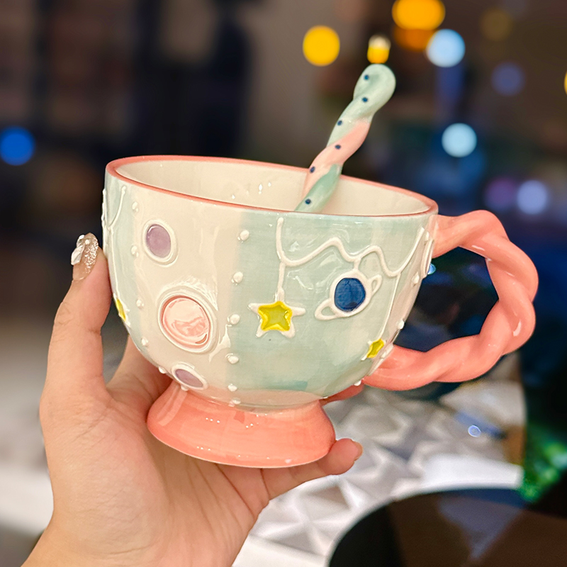 High-Quality Girls' Ceramic Drinking Cup with Underglaze Color and Spoon for Yogurt and Oatmeal Breakfast High-Quality Girls' Ceramic Drinking Cup with Underglaze Color and Spoon for Yogurt and Oatmeal Breakfast
