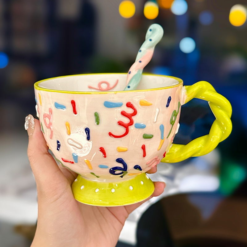 High-Quality Girls' Ceramic Drinking Cup with Underglaze Color and Spoon for Yogurt and Oatmeal Breakfast High-Quality Girls' Ceramic Drinking Cup with Underglaze Color and Spoon for Yogurt and Oatmeal Breakfast